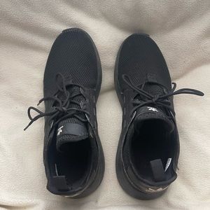 All black Adidas tennis shoes. Men’s 7.5